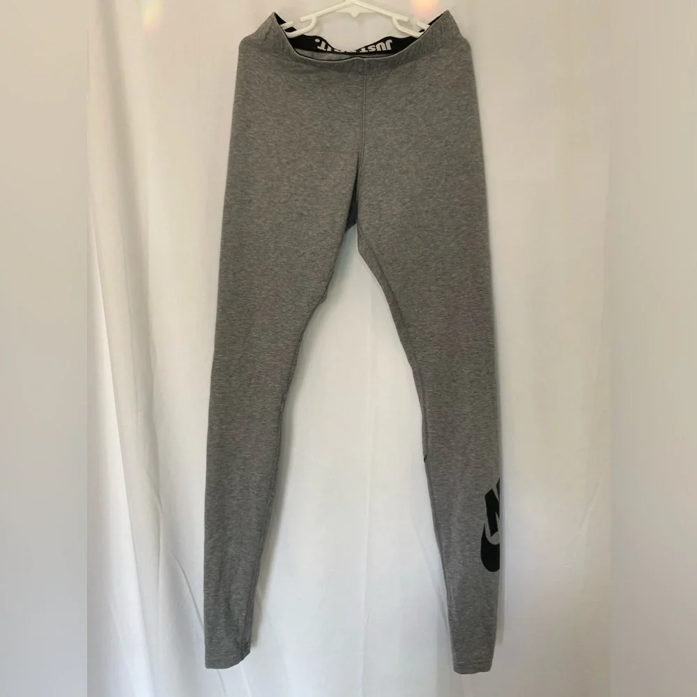NIKE Leggings Gray with black nike logo size XS great for yoga or gym workouts